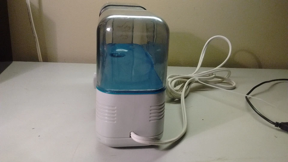 Sharper Image Portable Compact Silent Ionic Travel Size Humidifier - Image 3 of 4