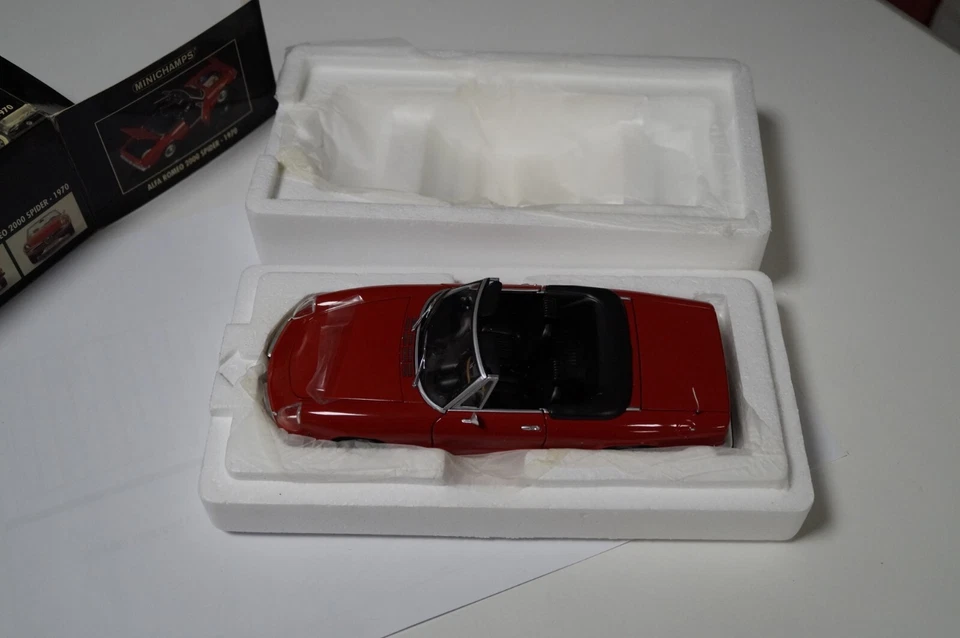 Alfa Romeo Spider 2000 - 1970 - MINICHAMPS 1:18 - (NUOVO) in scatola chiusa - Immagine 3 di 4