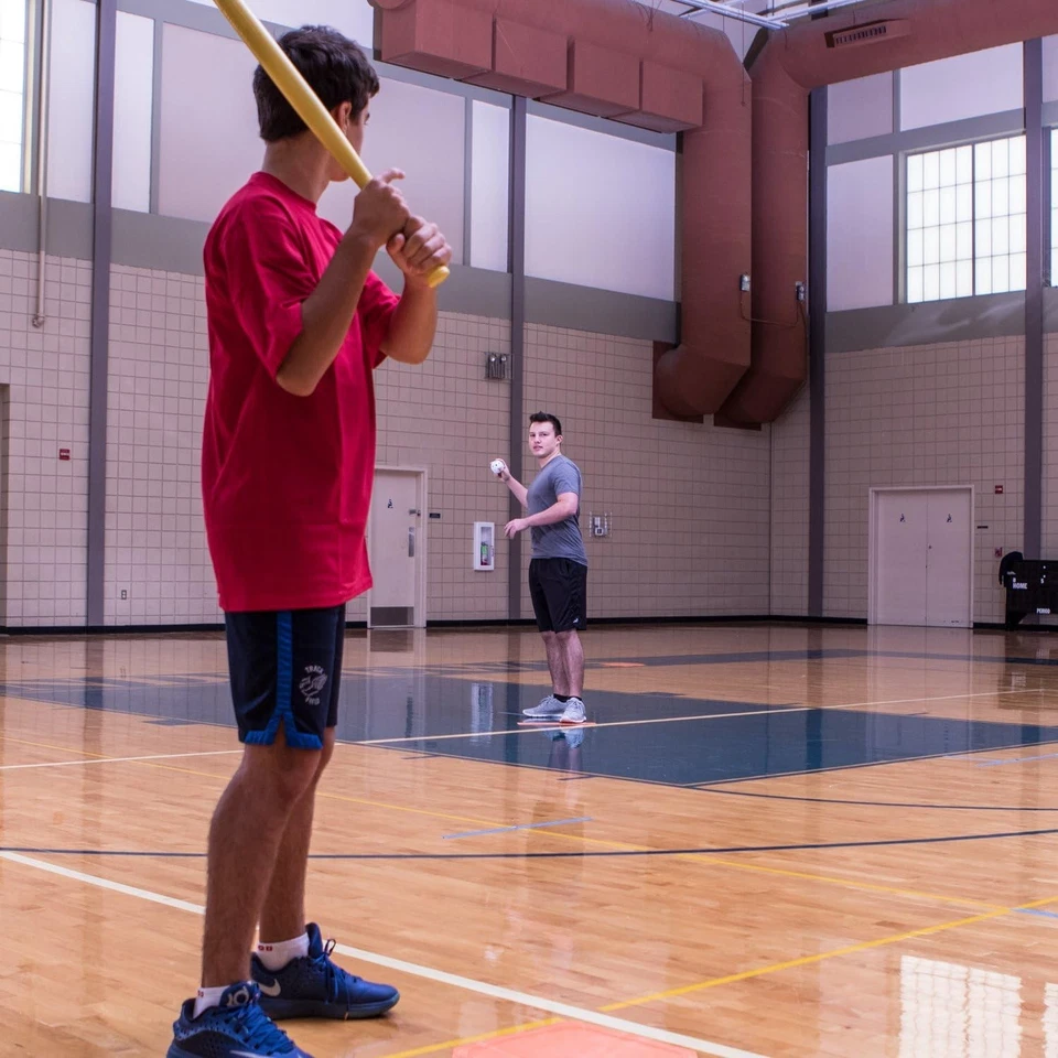 Pelotas de béisbol de plástico huecas Champion Sports de 9" - 9 pulgadas (paquete de 12), blancas  Foto 4 de 4