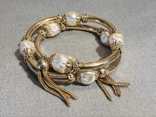 Vtg MIRIAM HASKELL Baroque Pearl Beaded Gold Tone Tassels Fringe Wire Bracelet