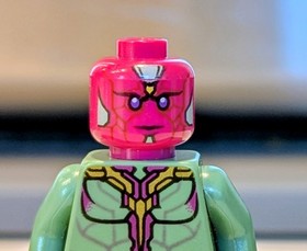 LEGO Marvel VISION (yellow spot on forehead) Minifigure sh0303 from 76067 76103