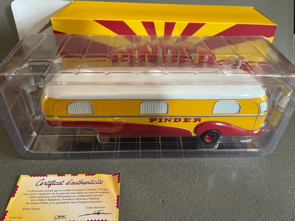 Voiture Miniature Camion Remorque Caravane Assomption Cirque Pinder au 1/43 - Photo 1/4