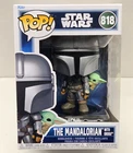 THE MANDALORIAN with GROGU - Star Wars Funko POP! #818 Bobblehead NEW MINOR WEAR