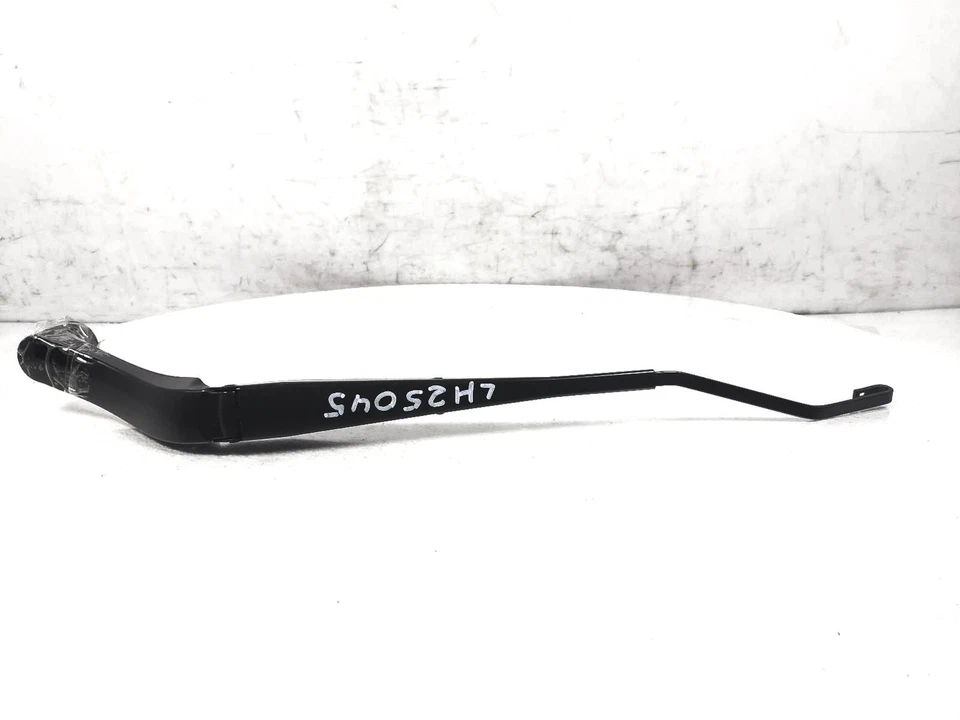 2018-2024 Chevrolet Equinox Left Driver Windshield Wiper Arm 84660019 - Image 3 of 4