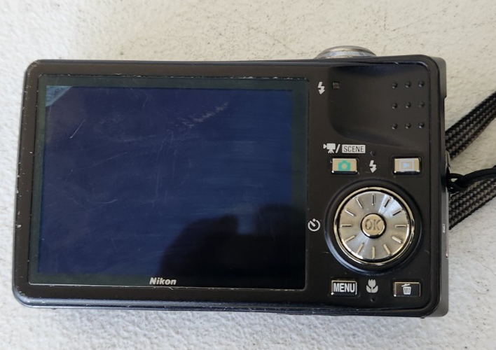 Nikon COOLPIX S630 12.0 MP Digital Camera W/16gb ** W/ Original