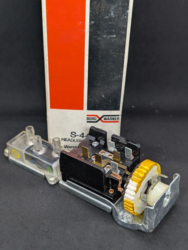 INTERRUPTOR FARO CONTINENTAL LINCOLN 1975 1976 1977 1978 1979 NORS 1975 Foto 2 de 4