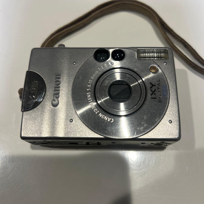 動作品　Canon IXY 200 SILVER DigitalCamera Canon PowerShot IXY 200 Ixy200 Digital Camera Silver with Battery