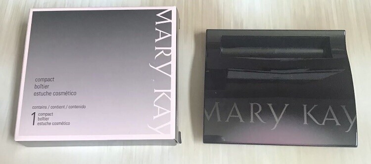 New In Box Mary Kay Black Magnetic Mirrored Compact #017362