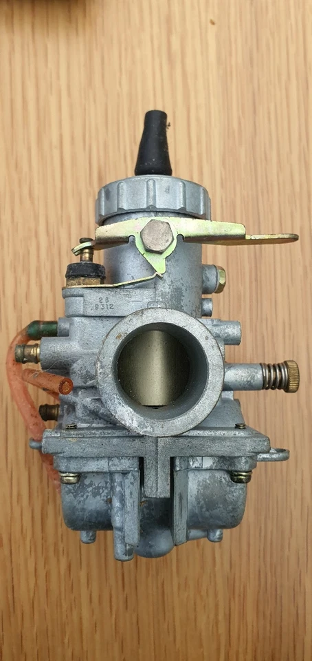 NOS MIKUNI SUZUKI GT250 X7 Carburetor (Left Hand Side With Choke)  - Image 2 of 4