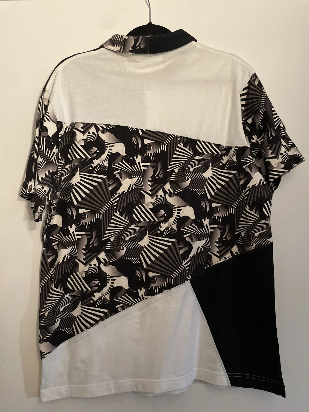 A BATHING APE (BAPE) Camicia Bape XL bianca e nera camicia con colletto una scimmia da bagno colletto scimmia astratta