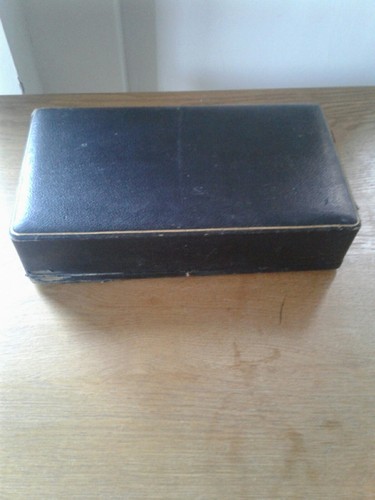 ANTIGUO PAR DE PLATOS DE PLATA ESTERLINA SÓLIDA EN CAJA ORIGINAL SHEFFIELD 1925 - Imagen 7 de 11