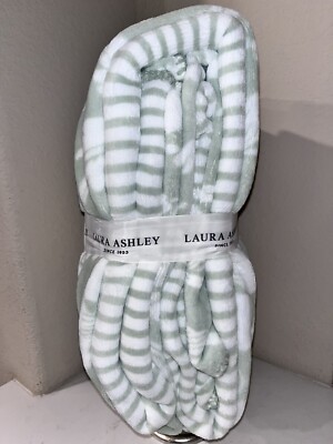 1-NWT LAURA ASHLEY SHABBY CHIC VINTAGE GREEN FLORAL PRINT KING