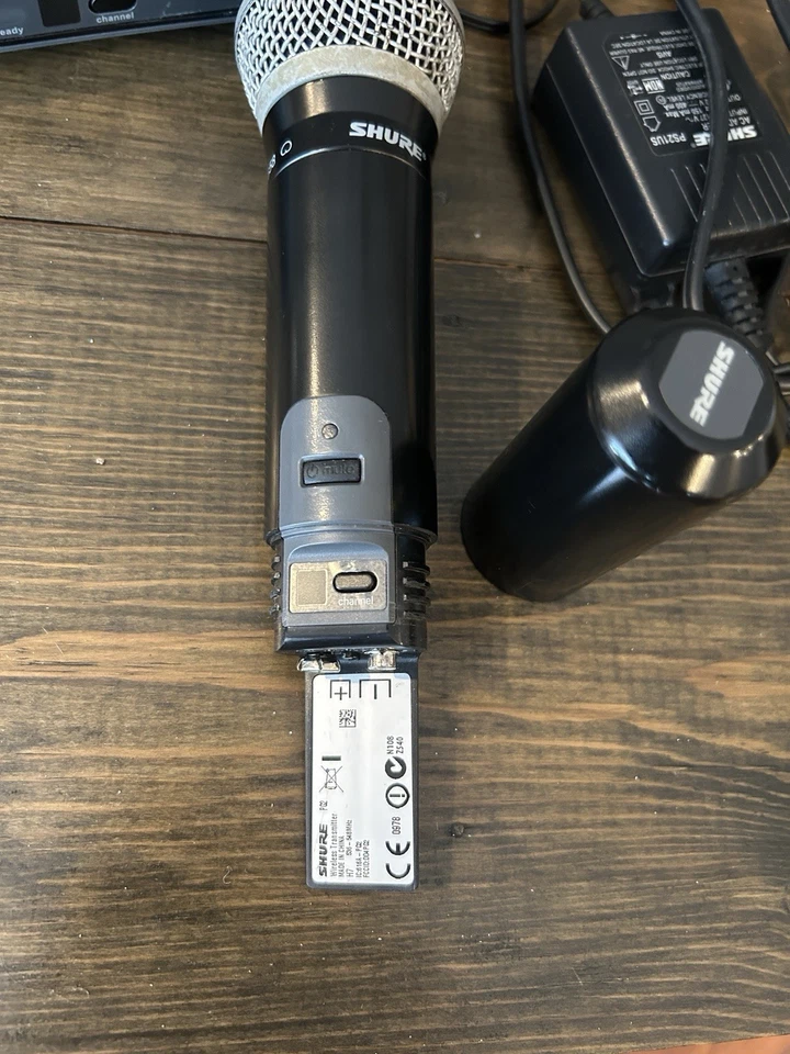 Shure PG4 Empfänger und PG58 drahtloses Gesangsmikrofon H7 536-548 MHz FÜR TEILE ODER REPARATUR - Bild 3 von 4