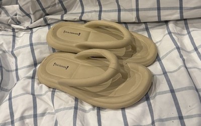 Sole Selection Tan Women's Chunky Thong Sandals Size 8 Memory Foam Comfort