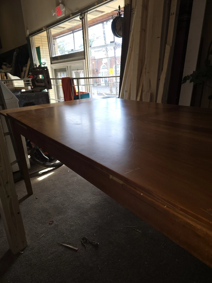 Mesa de comedor danesa moderna de mediados de siglo de teca con hojas caídas Foto 3 de 4