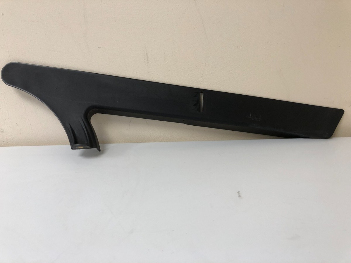 プレデターLE ROAD 5 Harley-Davidson V-Rod Drive Belt Debris Deflector - VRSCAW /VRSCD