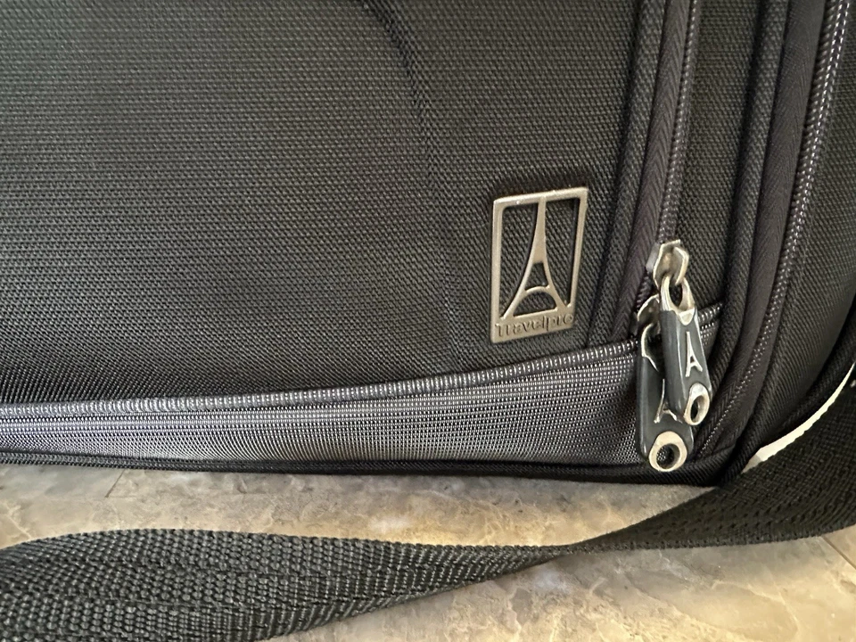 Travelpro FlightCrew 5 Multi-Purpose Tote  19 x 7 x 10 - Image 3 of 4