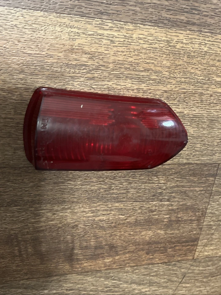 Lente de lámpara trasera y de parada derecha Dodge Coronet/Meadowbrook/Wayfarer 1950-52 Foto 4 de 4