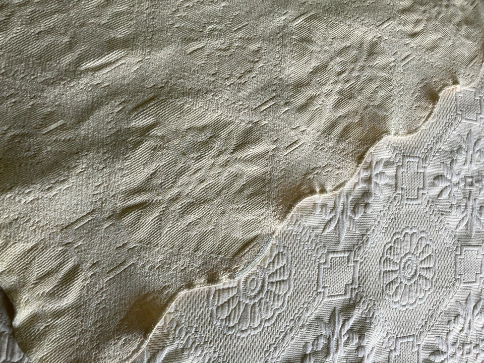 Colcha Matelasse doble, con dobladillo festoneado, algodón Foto 3 de 4