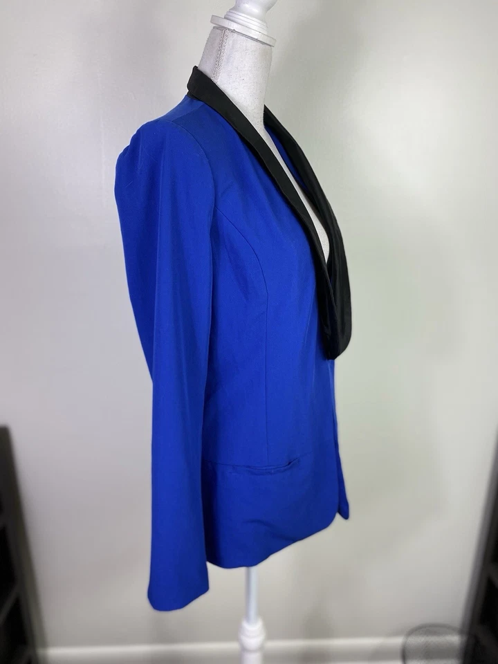 Blazer estilo smoking feminino Rock & Republic bolsos gancho/fechamento de olho tamanho P azul/preto - Imagem 3 de 4