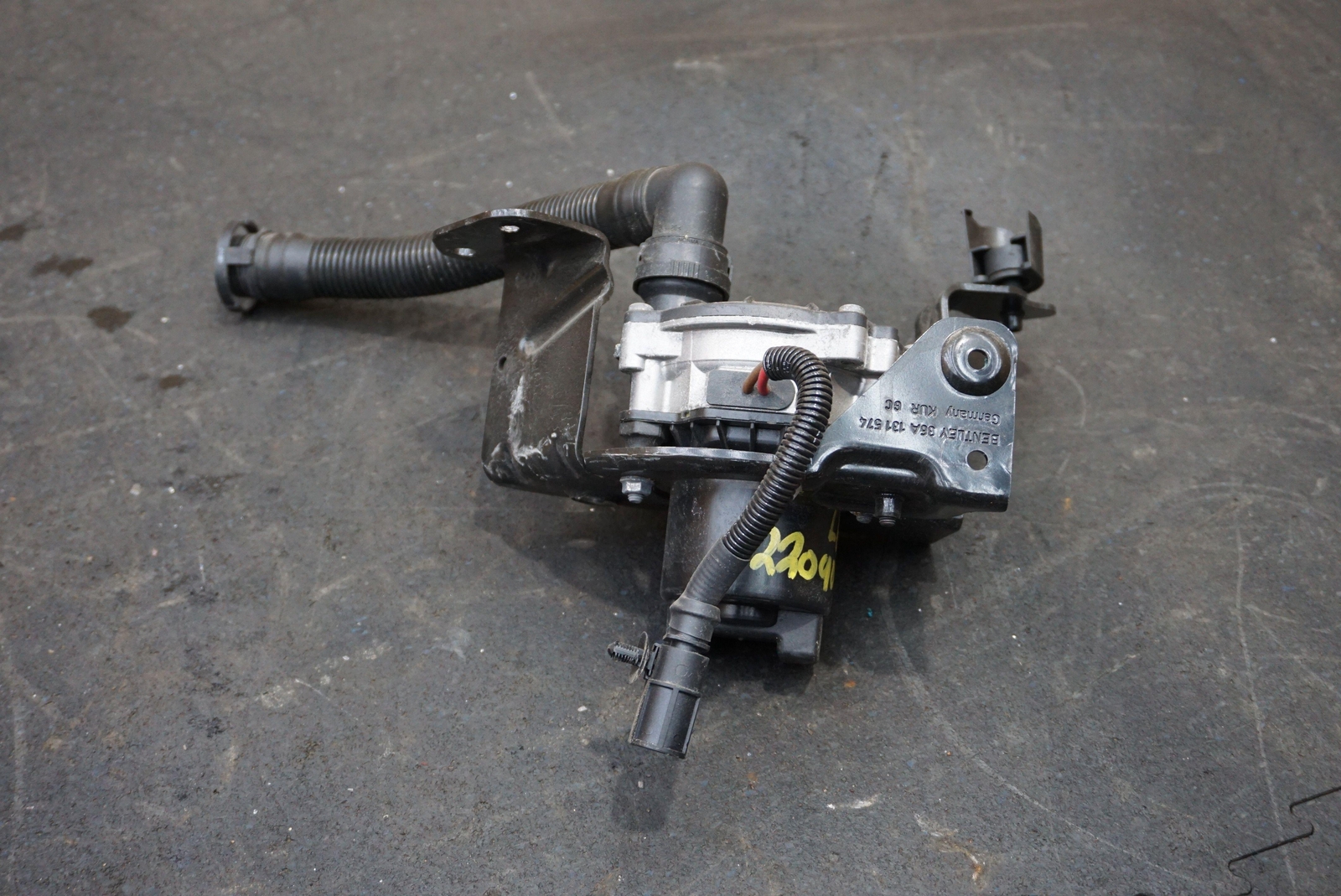 Left Secondary Air Pump w/Mounting Bracket OEM 079959231 Bentley Bentayga 16-20