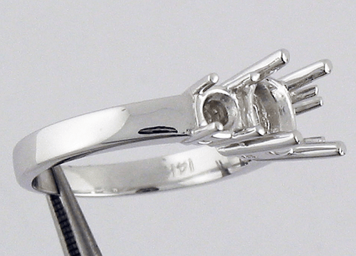 THREE STONE RING MOUNTING 14K GOLD FOR CENTER ROUND 1.25CT AND SIDES 1/2 CT EACH - Bild 2 von 4