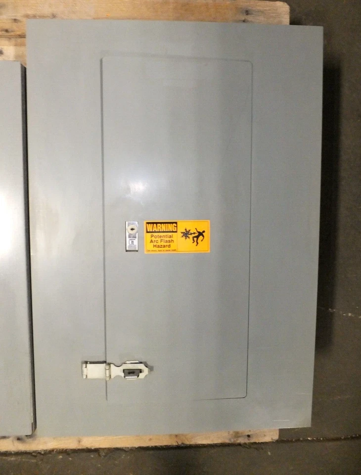 PANEL INTERRUPTOR PRINCIPAL CUADRADO D - NQOD430M100 - 100 A - 208/120 V # 255 Foto 3 de 4