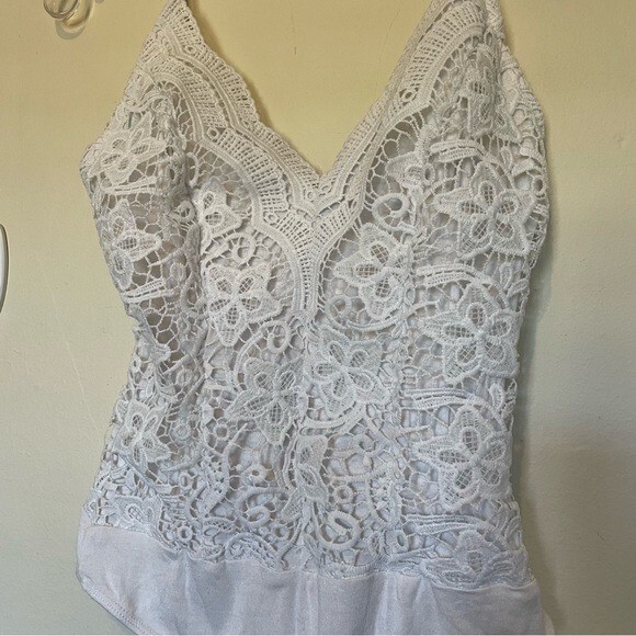 Lulu’s White Lace Bodysuit Gem