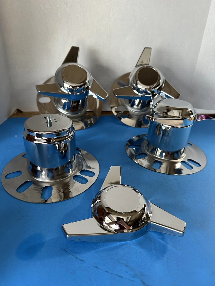 (4) TAPAS CENTRALES GIRATORIAS BARRIDAS 3 BARRAS RUEDAS CRAGAR SST 3.17"OD, SIN LOGO Foto 3 de 4