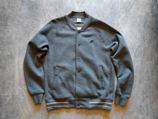 Nike Oregon Giacca Uomo Pile Varsity Logo Oscurante Taglia Media/Grande Grigio