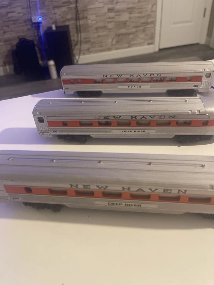 Coches de pasajeros Tyco escala HO New Haven “Deep River” (juego de 3) - plateados y rojos Foto 2 de 4