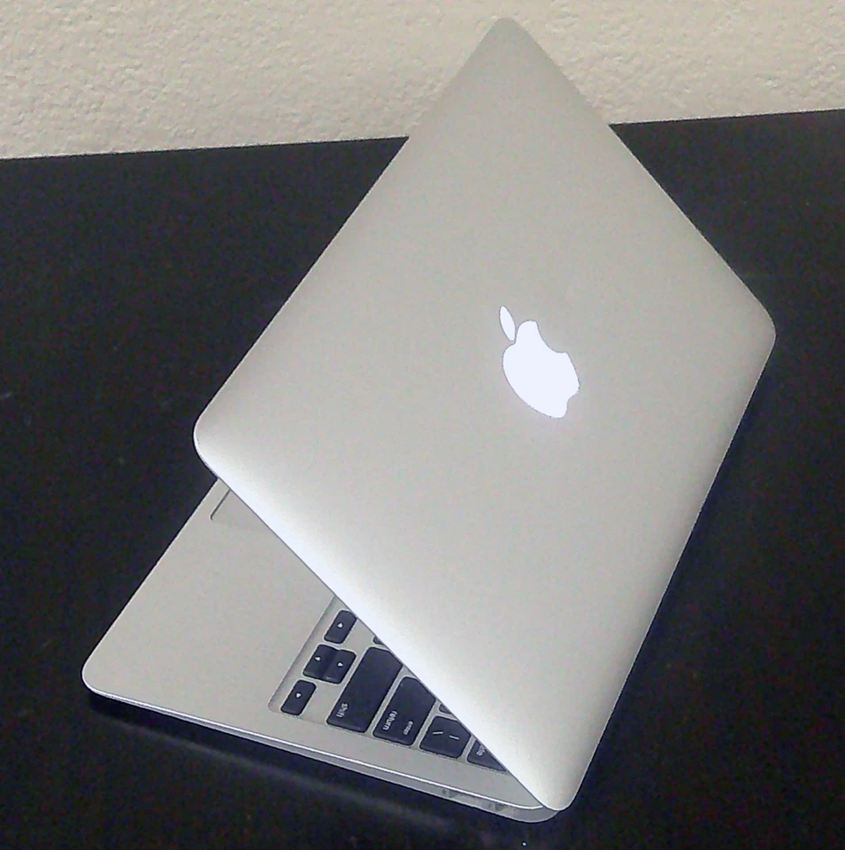 Apple MacBook Air A1465 Mid 2013 11.6" HD i5 8GB 128GB OSX Big Sur - GRADE B - Image 3 of 4