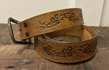 Vintage 70  s Embossed Floral TOOLED Leather Belt HIPPIE Western 28  Flowered