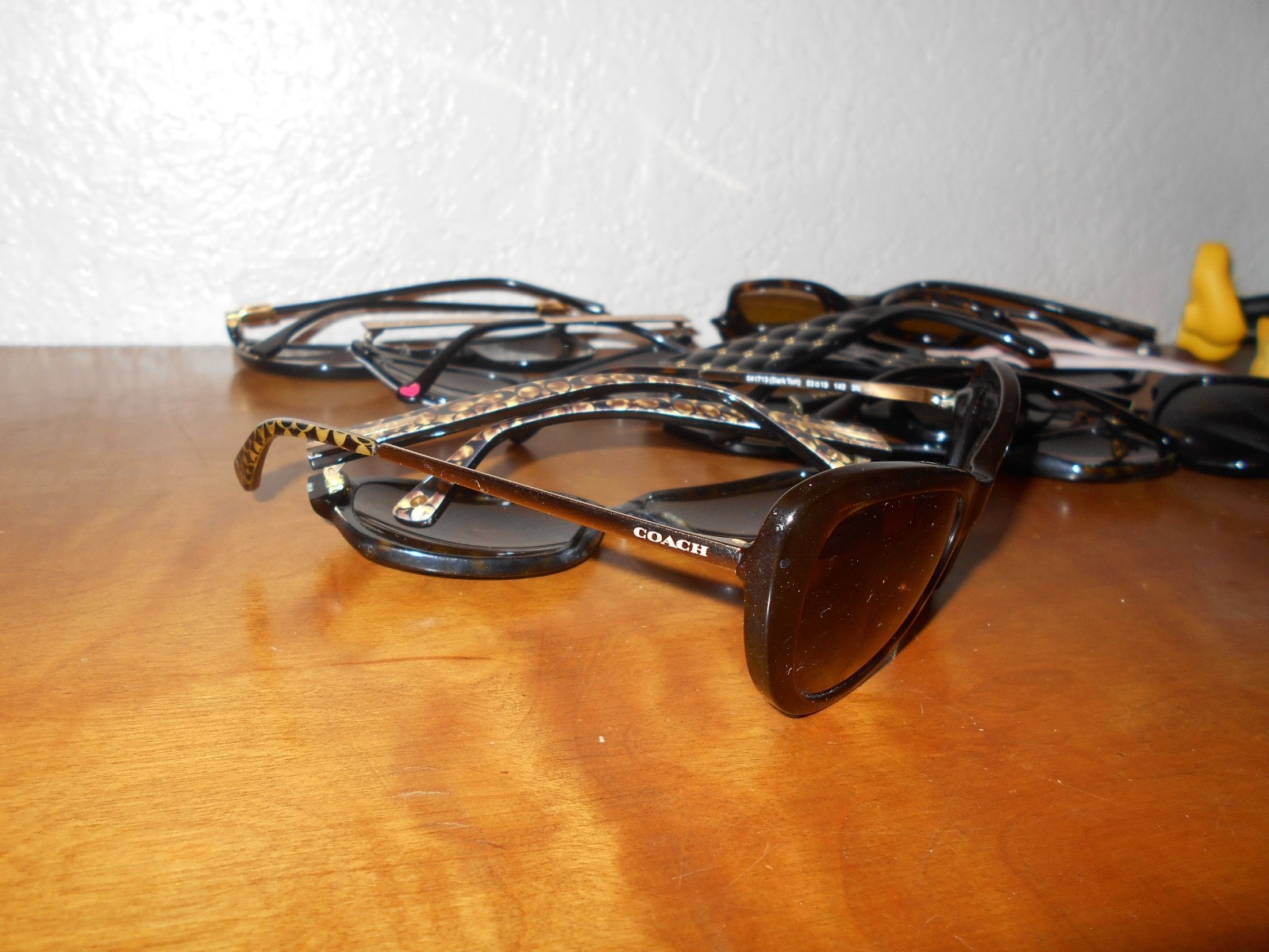 Designer Sunglasses Mixed Lot of 10 Authentic Damaged Sunglasses thumbnail 3