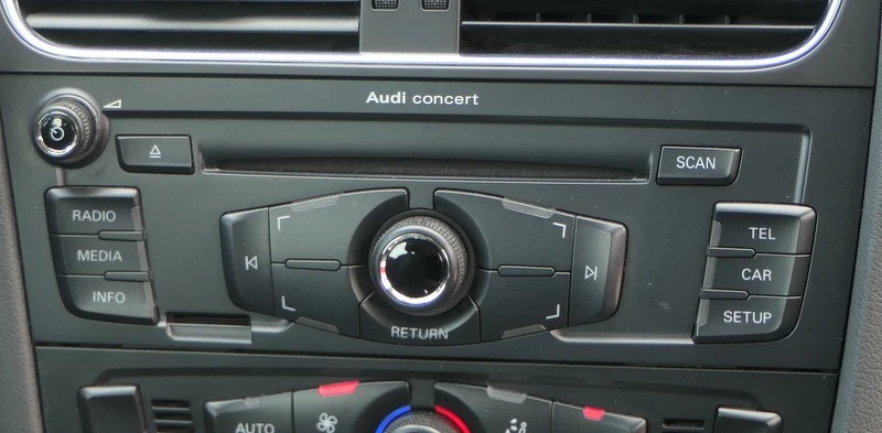 Audi A3 8P Radio Stereo CD MP3 SD Player Original concert 8T1035186C mit Code - Bild 3 von 4