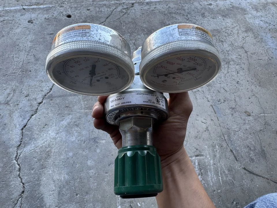 Regulador de gas de uso general AIRGAS 120-3-580-V CGA 580 Foto 2 de 3