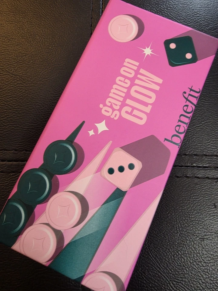 Benefit Cosmetics Game on Glow mini paleta de mejillas Hoola bronceador y rubor Shellie Foto 3 de 4