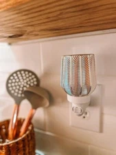 Scentsy Pearled Gatsby Mini Plug-In Wax Warmer Wall Iridescent Glass New