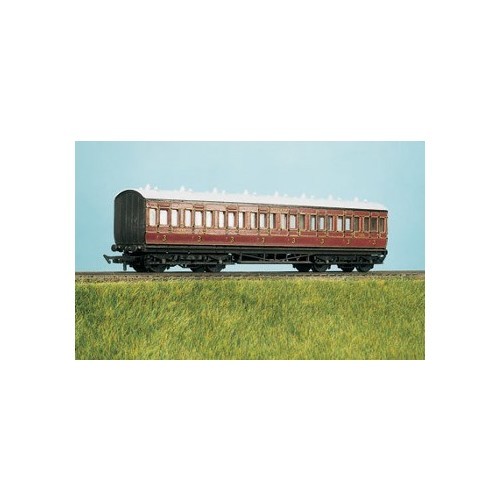 Parkside Coaches detailed plastic model kits in OO gauge - Picture 5 of 15