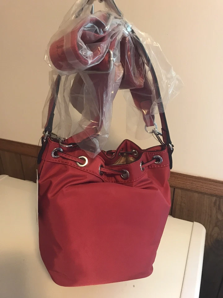 NWT GUESS Red Lina Bucket Bag SOLD OUT @ The Guess Store - Image 3 of 4