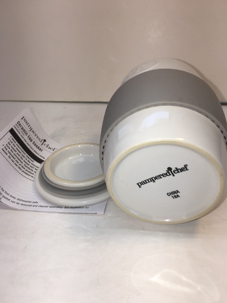Pampered Chef Ceramic Egg Cooker for Eggs Oatmeal Pancakes Mug Bread