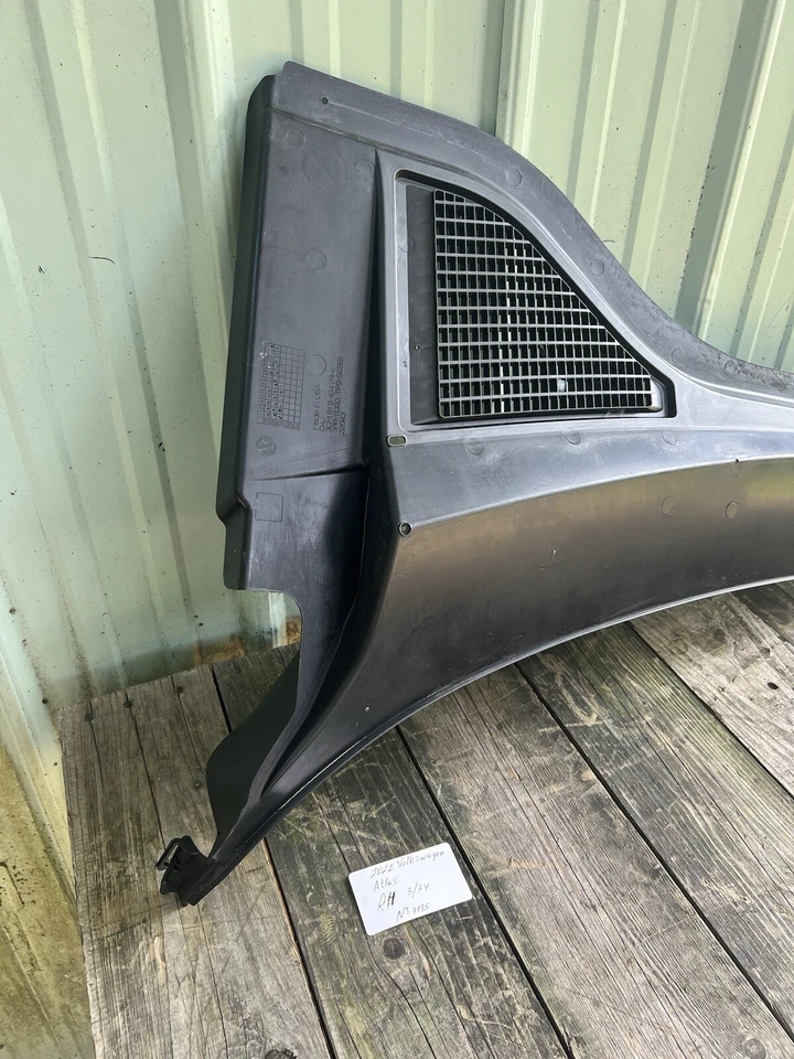 2018-2022 Volkswagen Atlas Right Windshield Cowl OEM. - Image 2 of 4