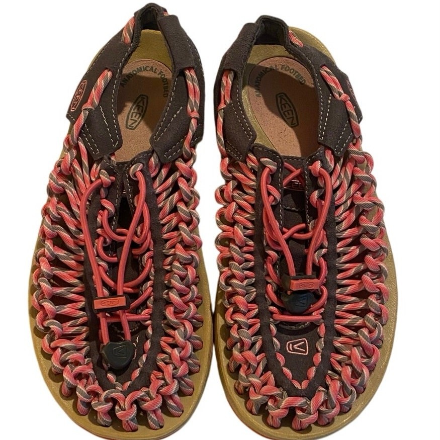 Keen "Uneek" Slice Fade Sandalo da donna all'aperto con corda taglia 7 rosa grigio