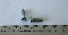 2 Screws for Brother Knitting Machine carriage - 3.18x10