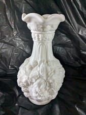 Vintage Imperial Milk Glass Milkglass White Berries Vase Old Farmhouse Flowers