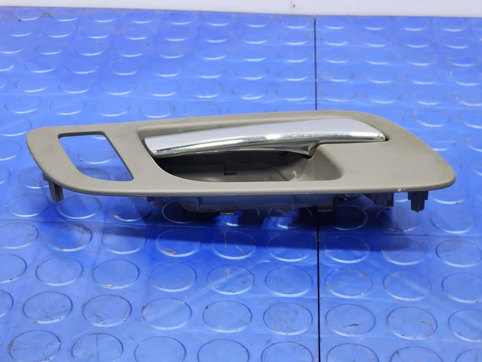 07-14 GMC Yukon Conjunto de manija de puerta interior delantera lado del conductor izquierdo gris OEM Foto 4 de 4