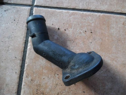 Audi A3 8L Kühlwasserflansch 06A121121C