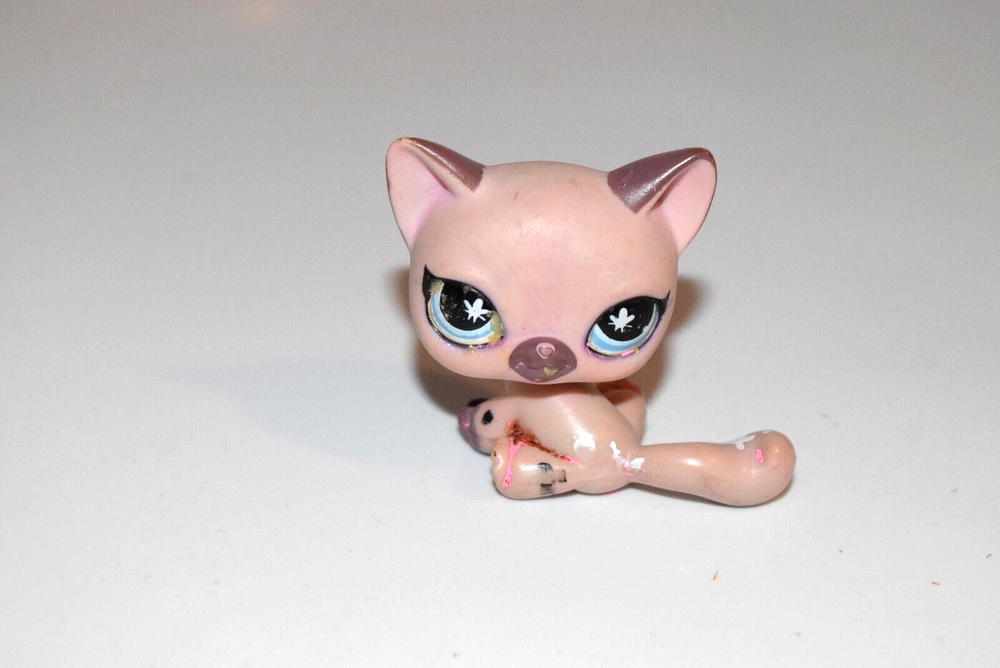 2006 LITTLEST PET SHOP SHORT HAIR SITTING KITTY FIGURINE COLLECTIBLE. LPS. C-031