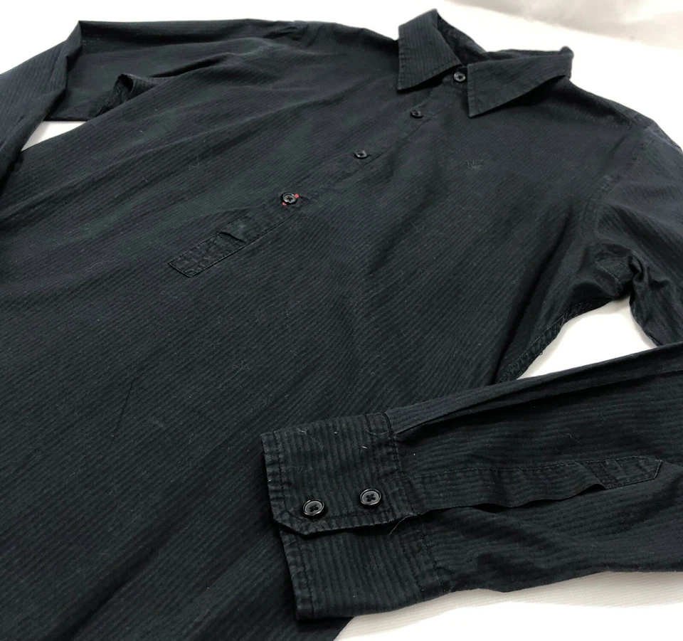 Camisa de vestir negra de manga larga bordada con botones GUESS para hombre talla mediana Foto 2 de 4