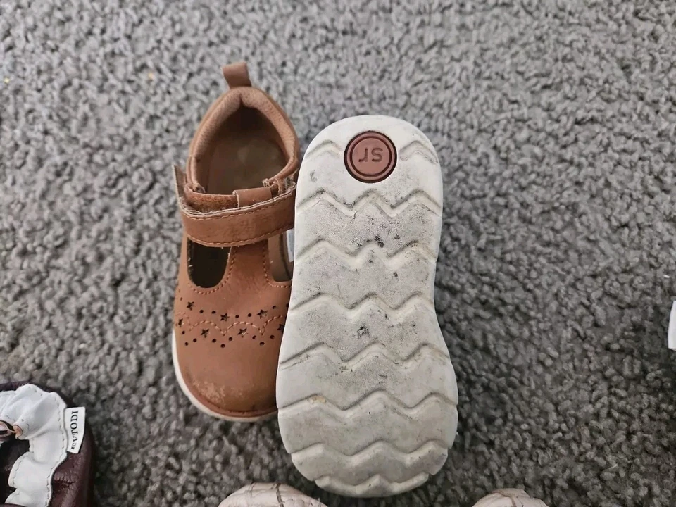 Toddler Girls Stride Rite Size 7 Shoes Plus Bonus 3 Pairs Of Various Soft Shoes - Image 3 of 4